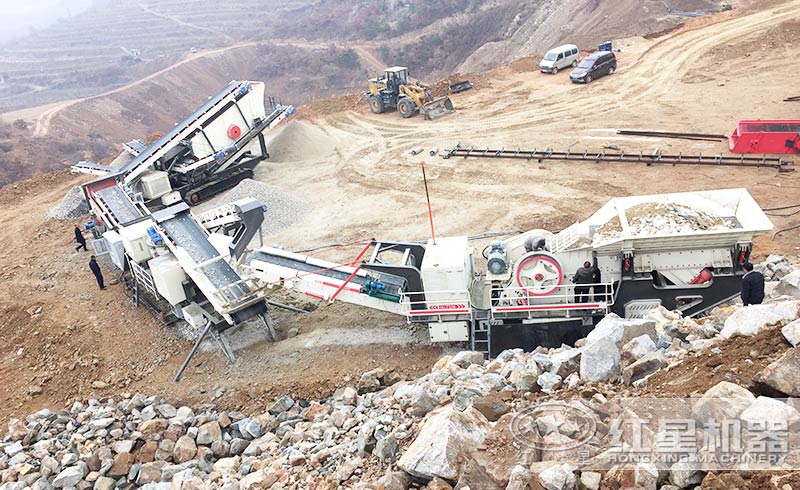 移動(dòng)破碎機(jī)工作現(xiàn)場(chǎng)實(shí)拍