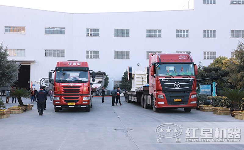 顎式破碎機(jī)發(fā)貨現(xiàn)場(chǎng)